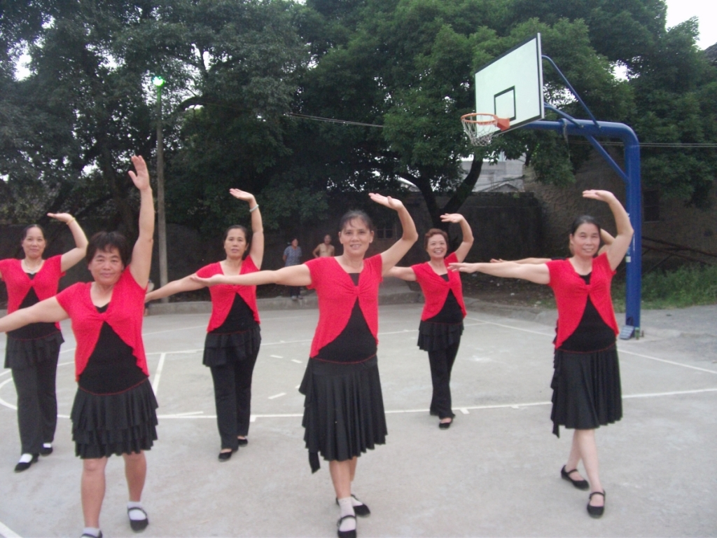 西岭村妇女广场舞文艺团180 / 作者:浅笑静听〆 / 帖子ID:57782