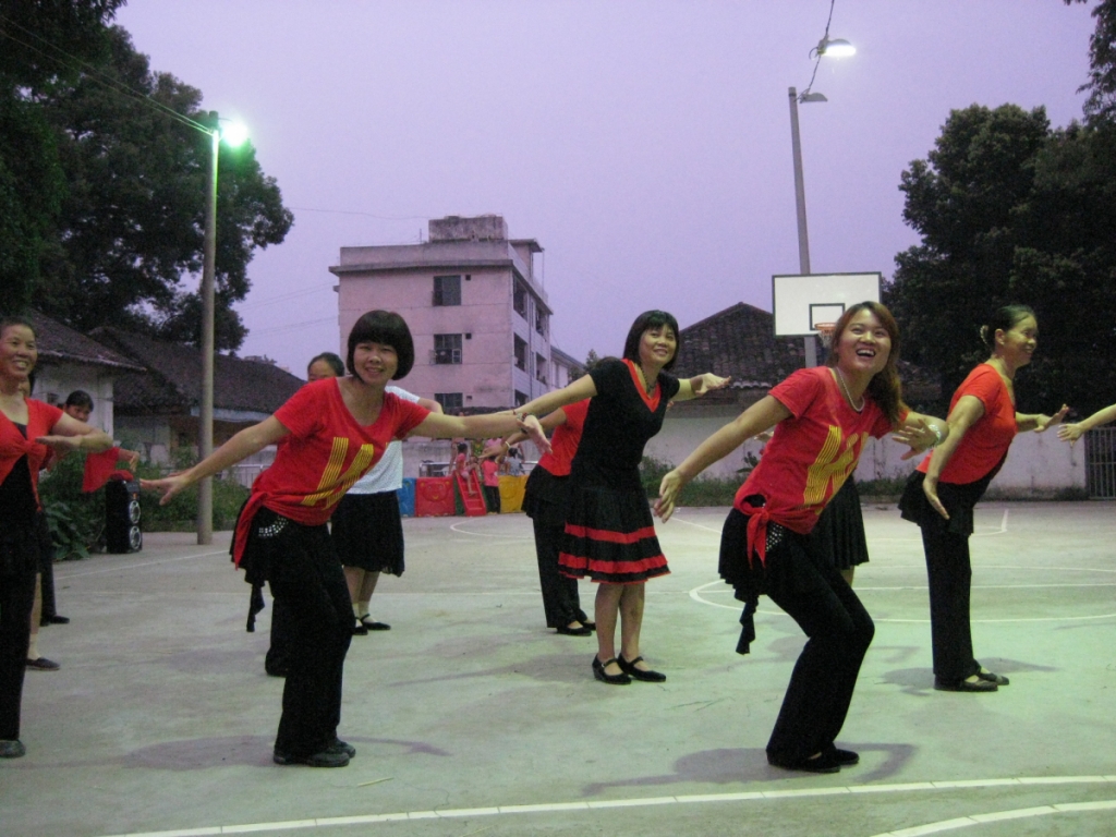 西岭村妇女广场舞文艺团351 / 作者:浅笑静听〆 / 帖子ID:57782