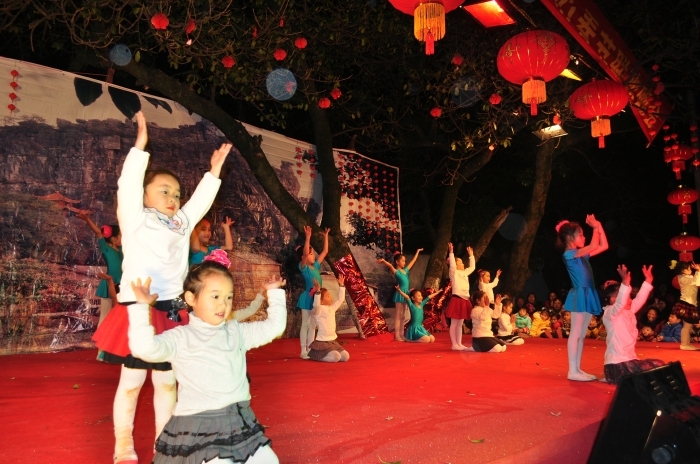 西岭村妇女广场舞文艺团418 / 作者:浅笑静听〆 / 帖子ID:57782