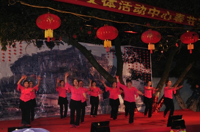 西岭村妇女广场舞文艺团567 / 作者:浅笑静听〆 / 帖子ID:57782