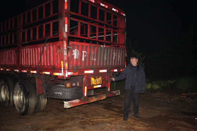 肇事逃逸无力赔偿　 网上追逃再落法网------恭城交警远赴山东将网逃肇事者押解归案165 / 作者:恭城交警大队 / 帖子ID:111720