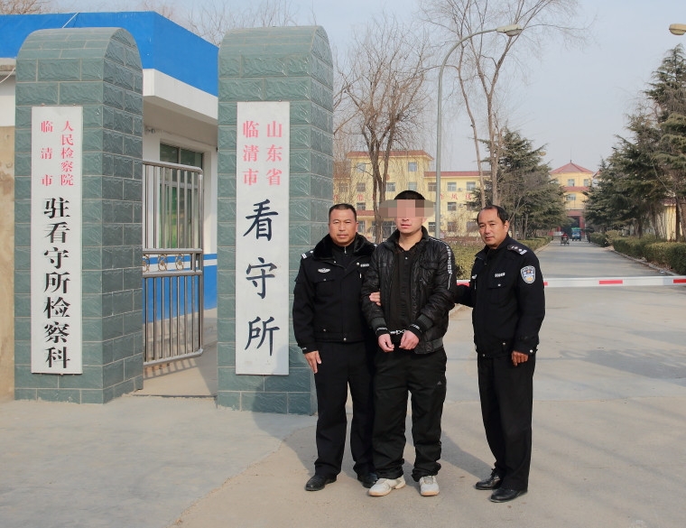 肇事逃逸无力赔偿　 网上追逃再落法网------恭城交警远赴山东将网逃肇事者押解归案881 / 作者:恭城交警大队 / 帖子ID:111720