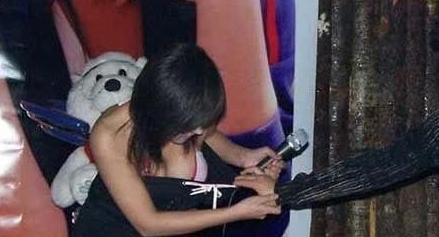 实拍公众场合里的各种猥琐咸猪手！让人无法蛋定！745 / 作者:街边小妹 / 帖子ID:782