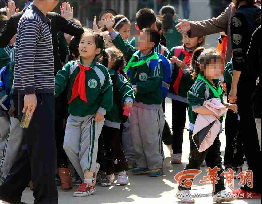 小学“差生”被戴绿领巾 老师称为激励其上进131 / 作者:灭绝师太 / 帖子ID:1812