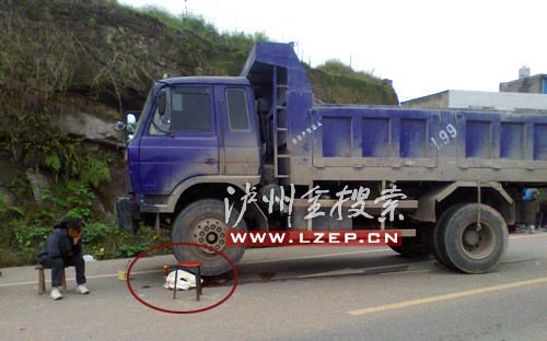 四川5岁幼童被货车撞死 目击者称其遭反复碾压853 / 作者:迷彩的世界 / 帖子ID:2041