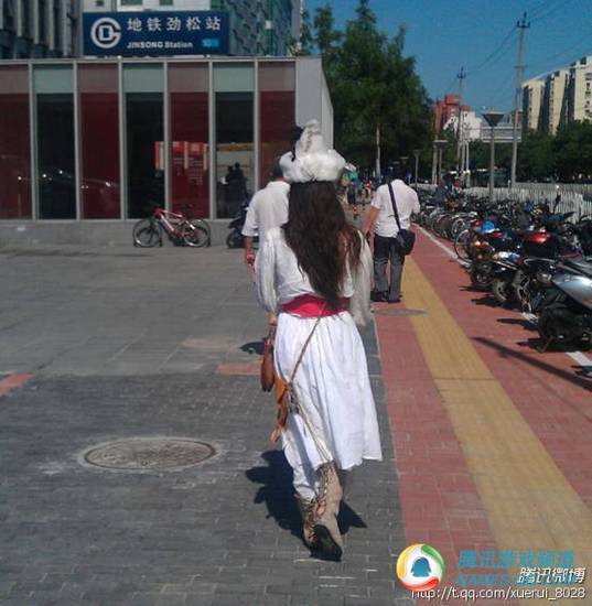 又见穿越女！白蛇姐现身地铁遭围观9 / 作者:好孩子 / 帖子ID:2249