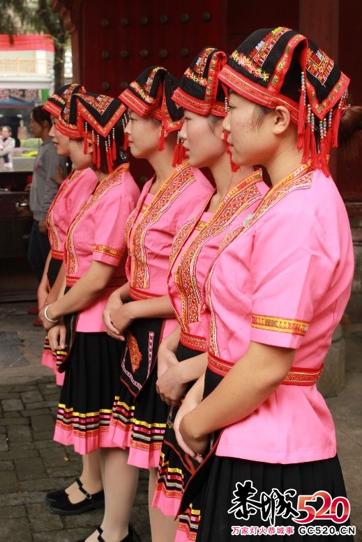 书法联展上拍到的瑶族美女42 / 作者:瑶族老 / 帖子ID:2585