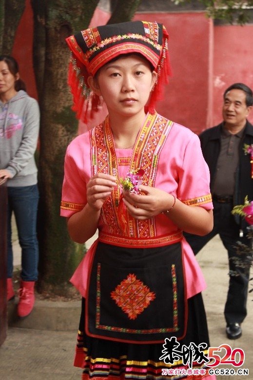 书法联展上拍到的瑶族美女401 / 作者:瑶族老 / 帖子ID:2585