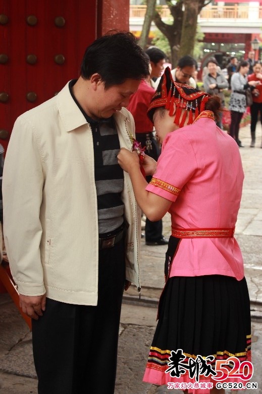 书法联展上拍到的瑶族美女790 / 作者:瑶族老 / 帖子ID:2585