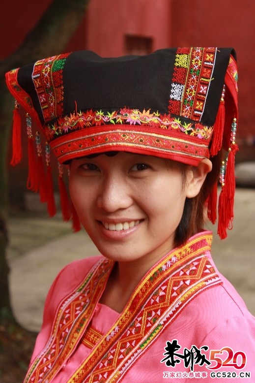 书法联展上拍到的瑶族美女819 / 作者:瑶族老 / 帖子ID:2585