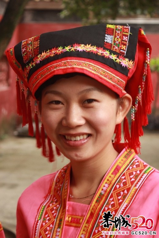 书法联展上拍到的瑶族美女729 / 作者:瑶族老 / 帖子ID:2585