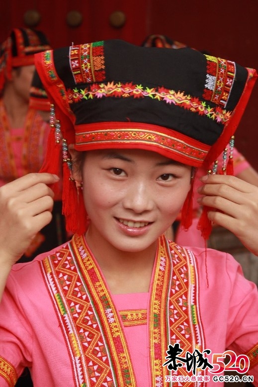 书法联展上拍到的瑶族美女373 / 作者:瑶族老 / 帖子ID:2585