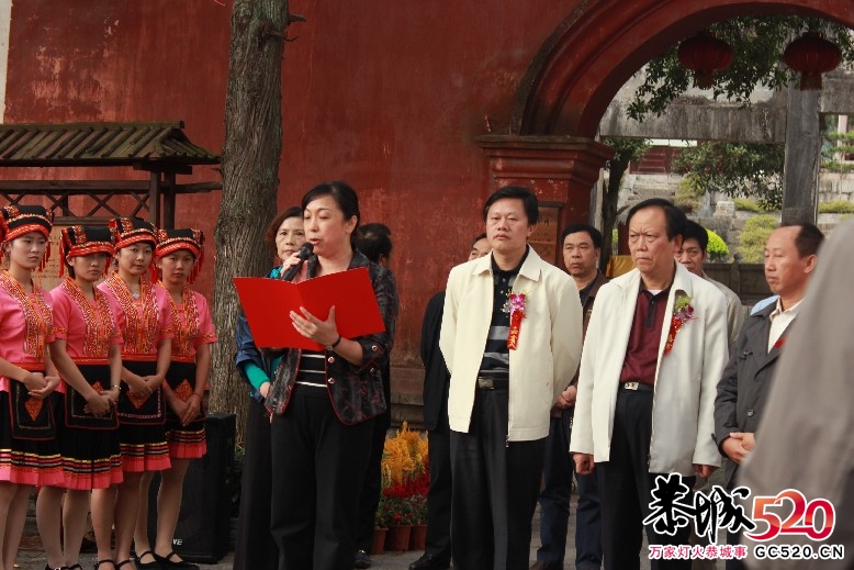 书法联展上拍到的瑶族美女983 / 作者:瑶族老 / 帖子ID:2585