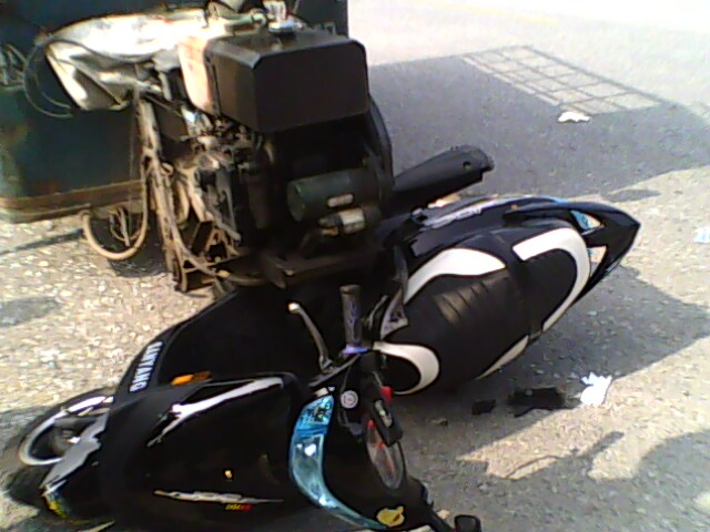 栗木十字路口车祸2011.11.1日421 / 作者:流落民间的记者 / 帖子ID:2641