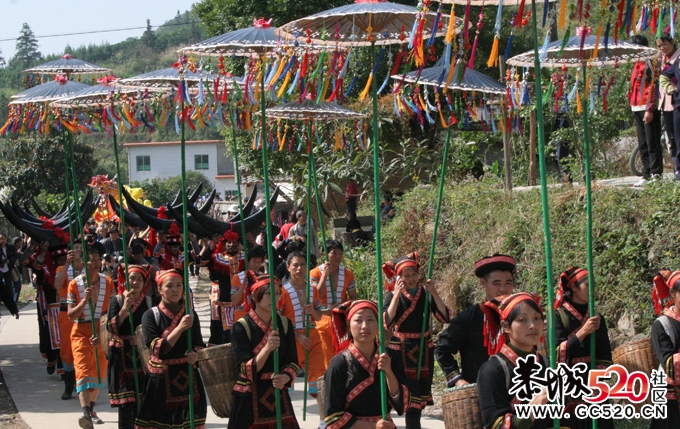 水滨盘王节上 游街片段395 / 作者:瑶族老 / 帖子ID:3513