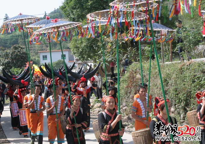 水滨盘王节上 游街片段563 / 作者:瑶族老 / 帖子ID:3513