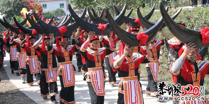 水滨盘王节上 游街片段21 / 作者:瑶族老 / 帖子ID:3513