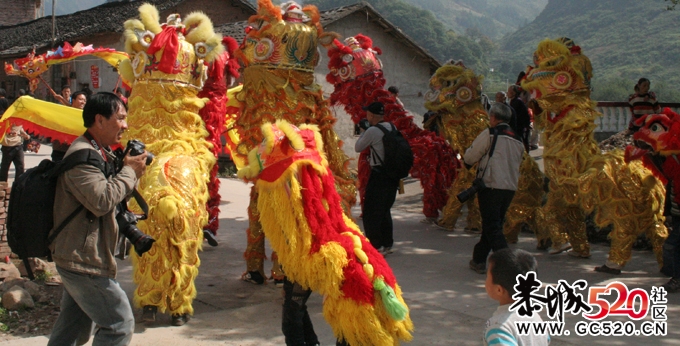 水滨盘王节上 游街片段416 / 作者:瑶族老 / 帖子ID:3513