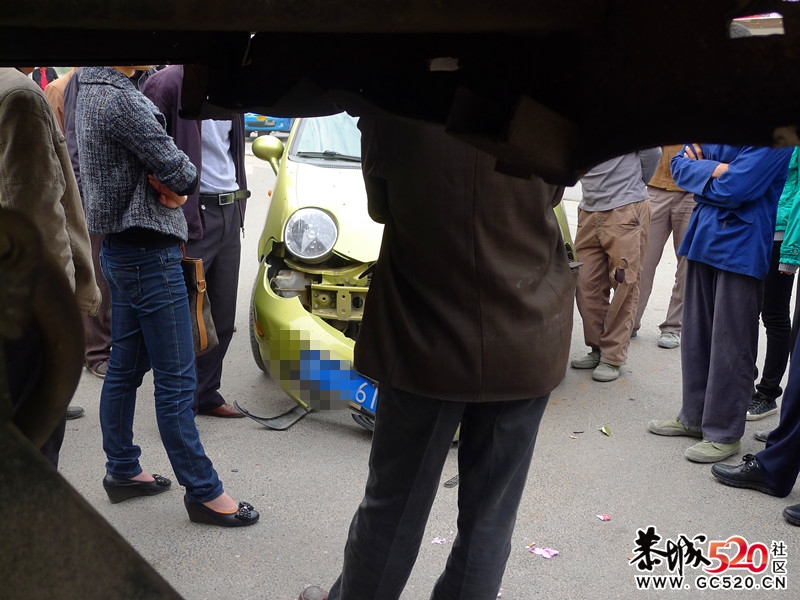 城中西路  灯塔 车祸现场！！25 / 作者:Redsun红日 / 帖子ID:4577