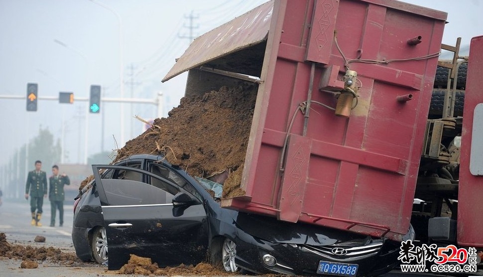 合肥现渣土车夺命车祸 11月已有多起类似事故390 / 作者:小雨点 / 帖子ID:4960