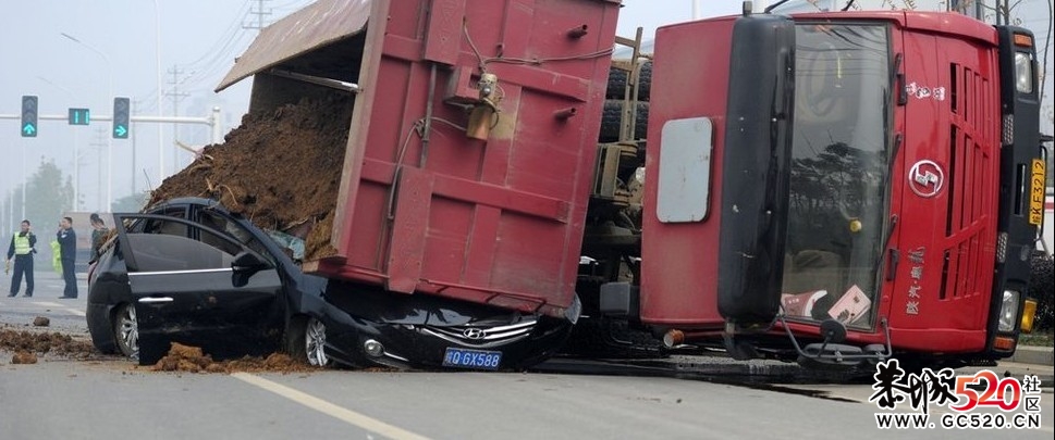 合肥现渣土车夺命车祸 11月已有多起类似事故840 / 作者:小雨点 / 帖子ID:4960