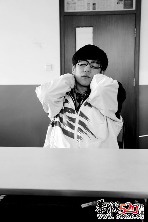 哪个是你上学时的睡姿315 / 作者:请叫我宅男先生 / 帖子ID:5300