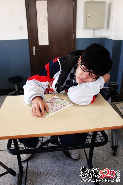 哪个是你上学时的睡姿880 / 作者:请叫我宅男先生 / 帖子ID:5300