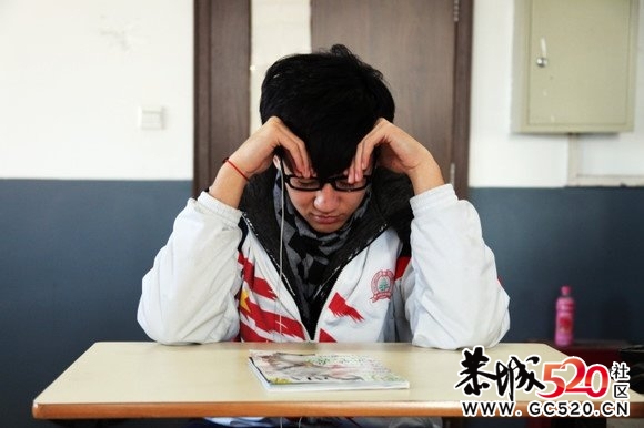 哪个是你上学时的睡姿610 / 作者:请叫我宅男先生 / 帖子ID:5300