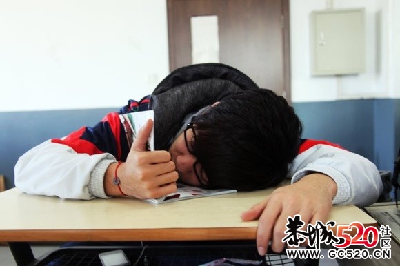 哪个是你上学时的睡姿114 / 作者:请叫我宅男先生 / 帖子ID:5300