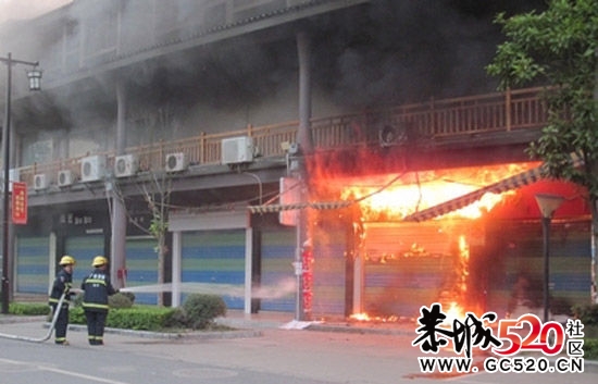 超市突发大火浓烟弥漫 广西恭城消防迅速扑救防蔓延884 / 作者:社区小编 / 帖子ID:7445