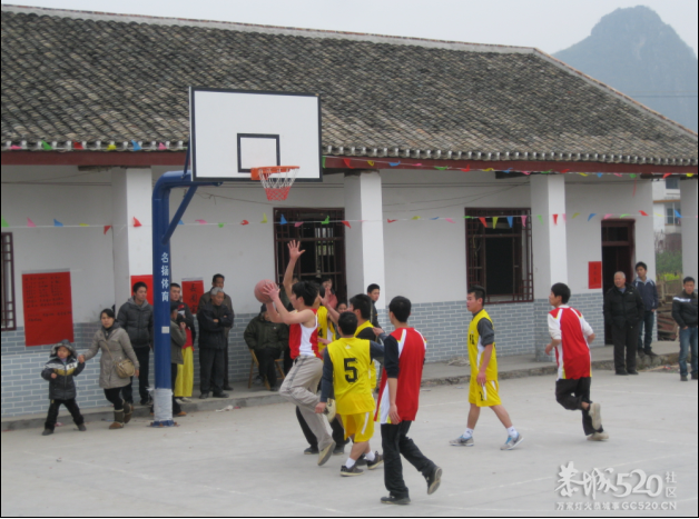 2012年 江贝村篮球场终于建好206 / 作者:易水清 / 帖子ID:8934
