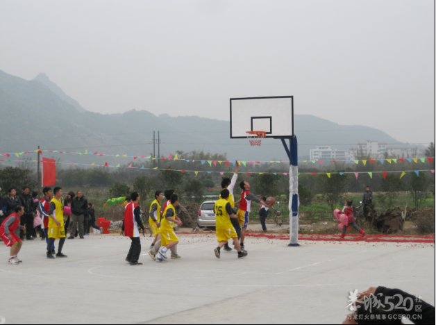 2012年 江贝村篮球场终于建好833 / 作者:易水清 / 帖子ID:8934