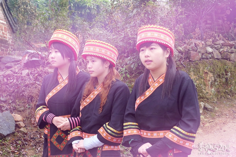 三江石口花炮节看见 的瑶族小姑娘！！257 / 作者:Redsun红日 / 帖子ID:9272