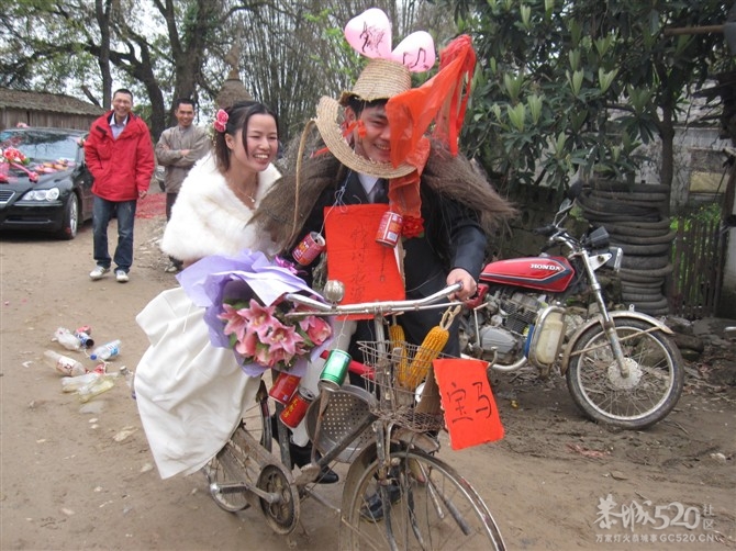 “乞丐夫妻”婚礼镜头933 / 作者:习惯有你 / 帖子ID:10800