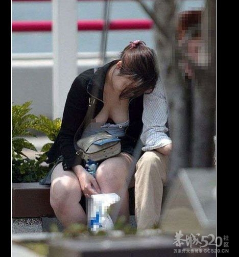 当红一线女星参加商业活动时惨遭无耻偷拍走光照~~~莫流鼻血波97 / 作者:平安大叔 / 帖子ID:10929