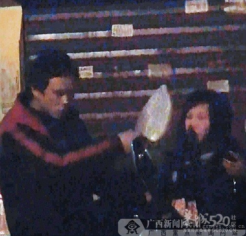 桂林一男子砸银行后持刀挟持一名过路女子(图)172 / 作者:火星娃崽 / 帖子ID:11879