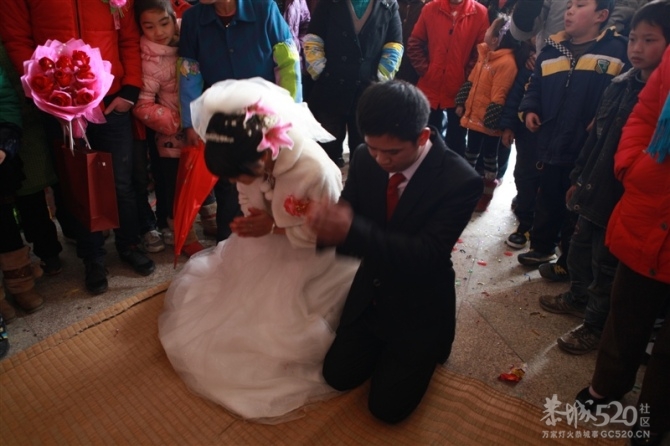 好久没来520了 发下自己婚礼让大家拍拍砖！531 / 作者:゛メ╳灬嚟_先生 / 帖子ID:11927