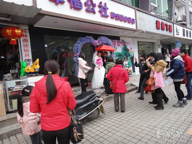 好久没来520了 发下自己婚礼让大家拍拍砖！435 / 作者:゛メ╳灬嚟_先生 / 帖子ID:11927