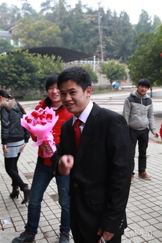 好久没来520了 发下自己婚礼让大家拍拍砖！612 / 作者:゛メ╳灬嚟_先生 / 帖子ID:11927
