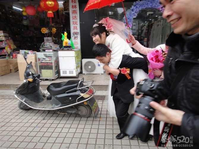 好久没来520了 发下自己婚礼让大家拍拍砖！979 / 作者:゛メ╳灬嚟_先生 / 帖子ID:11927