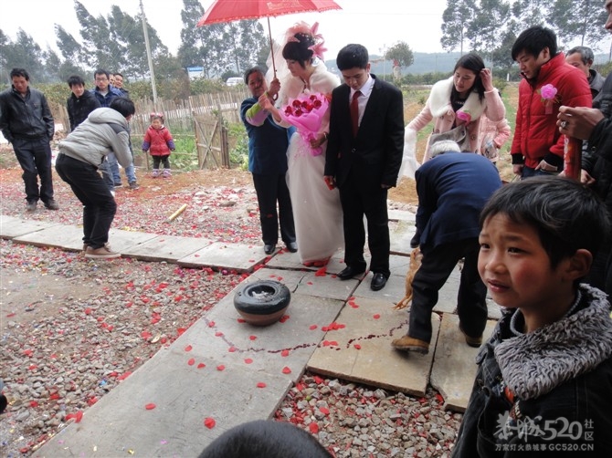 好久没来520了 发下自己婚礼让大家拍拍砖！320 / 作者:゛メ╳灬嚟_先生 / 帖子ID:11927