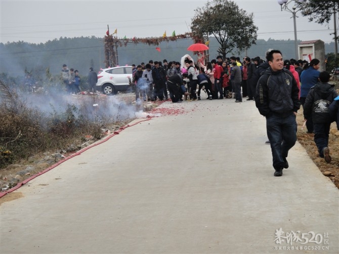 好久没来520了 发下自己婚礼让大家拍拍砖！137 / 作者:゛メ╳灬嚟_先生 / 帖子ID:11927