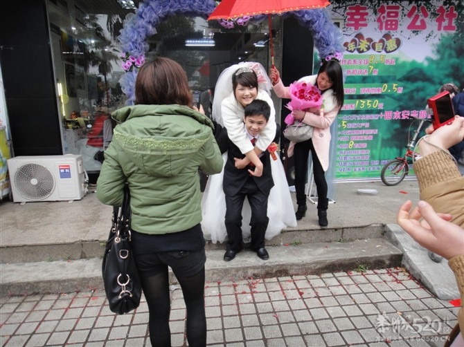 好久没来520了 发下自己婚礼让大家拍拍砖！196 / 作者:゛メ╳灬嚟_先生 / 帖子ID:11927