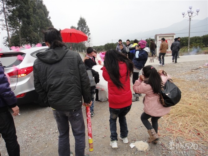 好久没来520了 发下自己婚礼让大家拍拍砖！28 / 作者:゛メ╳灬嚟_先生 / 帖子ID:11927