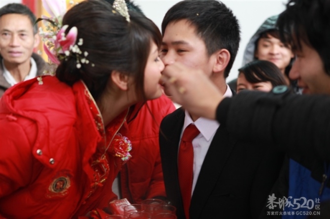 好久没来520了 发下自己婚礼让大家拍拍砖！948 / 作者:゛メ╳灬嚟_先生 / 帖子ID:11927