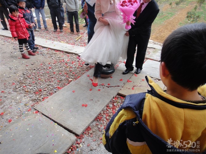 好久没来520了 发下自己婚礼让大家拍拍砖！887 / 作者:゛メ╳灬嚟_先生 / 帖子ID:11927