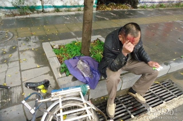 车祸,场面血腥.胆小勿入!!!421 / 作者:穷人 / 帖子ID:13683