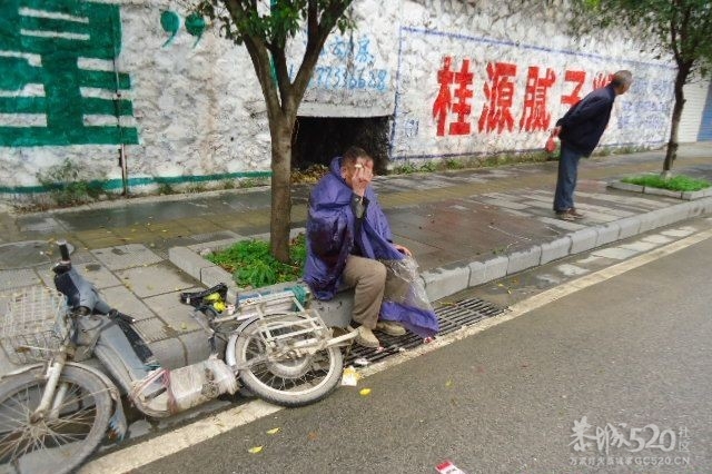 车祸,场面血腥.胆小勿入!!!716 / 作者:穷人 / 帖子ID:13683