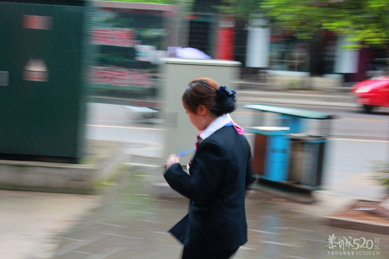 落雨啦，美女跑得好快。。。85 / 作者:小紫 / 帖子ID:13702