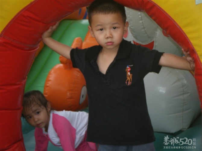 嘿嘿我们家小帅哥也来报个到，有没有看得上的。70 / 作者:容容 / 帖子ID:14049